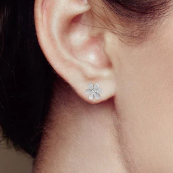 Haus of Brilliance Matte Silver Diamond Accent Flower Hoop Stud Earrings - Picture 4 of 5